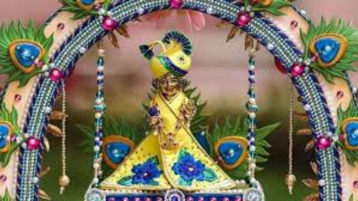 Janmashtami 2024 Decoration : यंदा जन्माष्टमीला नेहमीपेक्षा वेगळं डेकोरेशन करायचंय? लाडक्या बालगोपाळासाठी करा 'अशी' आकर्षक सजावट, लोकं म्हणतील, वाह..! 