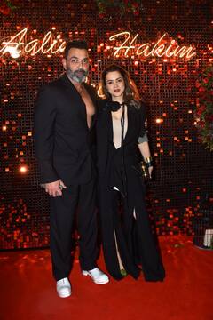 Aalim Hakim Birthday Bash: वाइफ शूरा संग ट्विनिंग कर पहुंचे अरबाज खान, बॉबी-सुनील ने भी दिए कपल गोल्स... देखें तस्वीरें