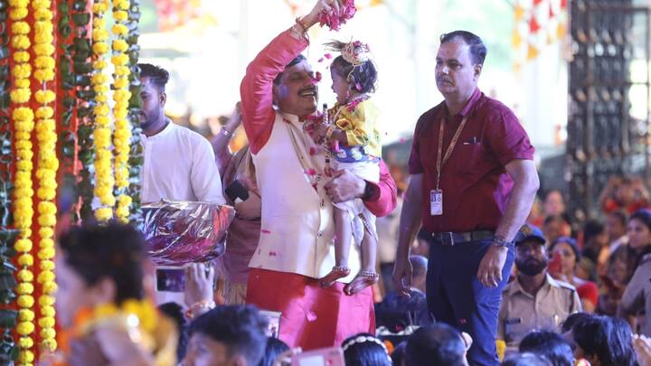जन्माष्टमी महोत्सव में शामिल लोगों को मुख्यमंत्री का नया अंदाज खूब भाया. मुख्यमंत्री ने जन्माष्टमी महोत्सव में शामिल होकर काफी खुशी जताई.