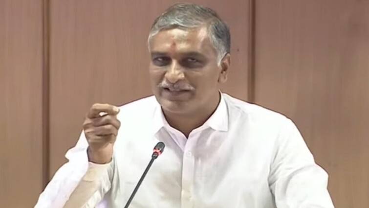 Hyderabad news MLA Harish Rao accuses congress govt over HYDRA politics Harish Rao: బీఆర్ఎస్ ఎమ్మెల్యేలే హైడ్రా టార్గెట్, ఇదంతా డైవర్షన్ పాలిటిక్స్ - హరీశ్ రావు