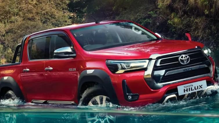 Toyota Cars on Discount 5 Lakh Urban Cruiser Taisor Glanza Hyryder Hilux Model Toyota ने सस्ती की अपनी कारें, इस मॉडल पर मिल रहा 5 लाख रुपये तक का डिस्काउंट