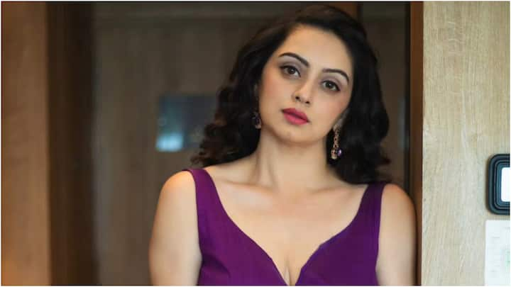 Shruti Marathe: దేవరతో టాలీవుడ్‌కు పరిచయం కాబోతోన్న మరో హిందీ బ్యూటీ శ్రుతీ మారాఠే. ఇందులో ఆమె కీలక పాత్ర పోషిస్తుంది. దేవర పాత్రకు భార్య పాత్రలో కనిపించనుందని ఆమె స్వయంగా వెల్లడించింది.