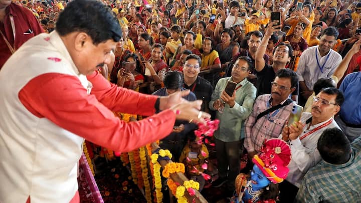 कल 26 अगस्त को जन्माष्टमी का त्योहार पूरे देश में धूमधाम से मनाया जायेगा. मध्य प्रदेश में एक दिन पहले से पर्व का उत्साह देखा जा रहा है.