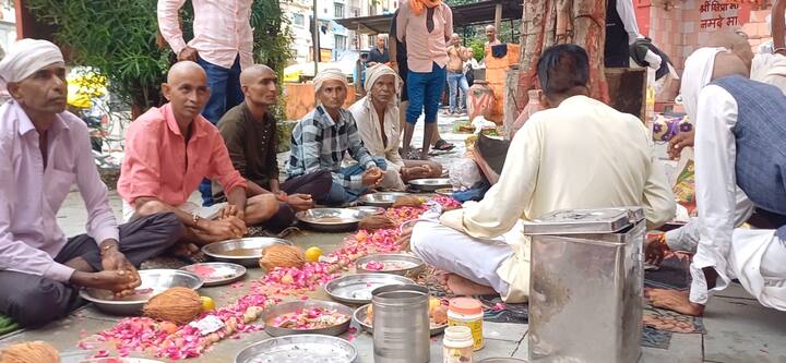जब सावन और भादो मास में भगवान महाकाल की सवारी निकलती है, तो प्रत्येक सोमवार को सवारी परंपरागत मार्ग से होते हुए रामघाट पर पहुंचती है.