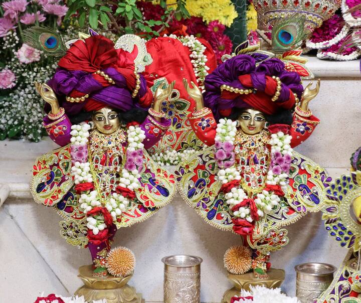 जन्माष्टमी महोत्सव की शुरुआत सुबह मंगला आरती से हुई थी. श्री श्री कृष्ण बलराम मंदिर के अध्यक्ष अमितासना दास ने बताया कि आधी रात 12 बजे यशोदानंदन का अभिषेक किया जाएगा.