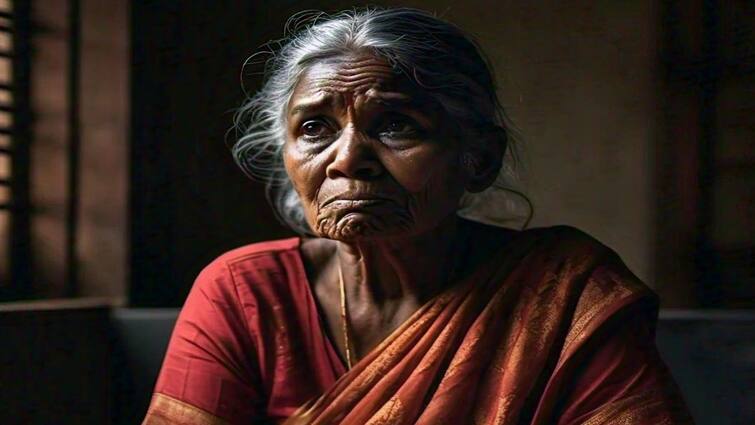 Kerala 70 Year Old Woman molested At Her Residence By  23 year old Man says police 70 வயது பாட்டி மீது மிளகாய் தூள் வீசி பாலியல் வன்கொடுமை.. கேரளாவில் இளைஞர் வெறிச்செயல்!