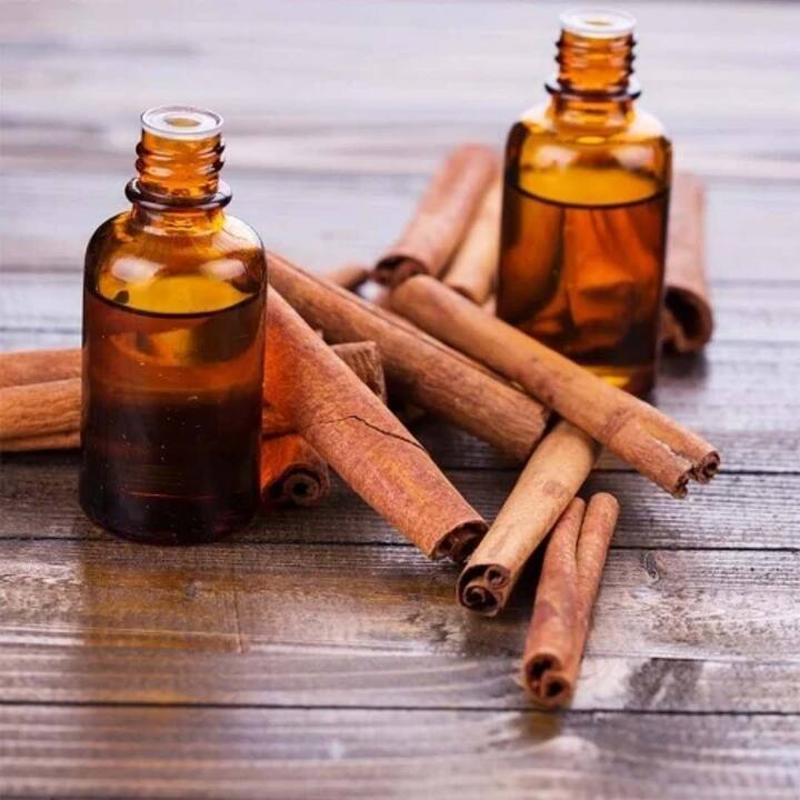 Regular use of sandalwood oil improves skin complexion. The skin looks radiant.