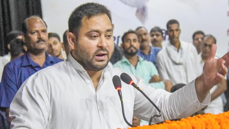 Tejashwi Yadav reaction on Chirag Paswan statement on caste census issue Tejashwi Yadav: जातीय जनगणना के मुद्दे पर तैयार हो रही है नई पटकथा? चिराग के बयान पर तेजस्वी बहुत कुछ कह गए