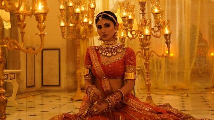 'আমি যখন এখানে এসেছিলাম, হঠাৎ করে আমি তখন চুল কীভাবে বাঁধে বা মেকাআপ কী করে বা নিজেকে কীভাবে পরিবেশন করতে হয় জানতাম না।'