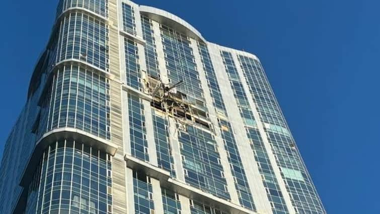 Drone Crashes into 38 story High Rise Building Volga Sky in Russia Saratov two people seriously injured यूक्रेन का रूस पर बड़ा अटैक! 38 मंजिला इमारत में 9/11 जैसा हमला, दहल उठा पुतिन का मुल्क, देखें वीडियो