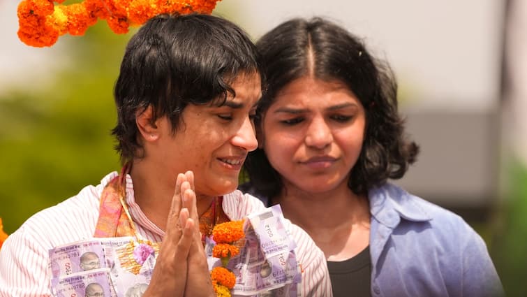 Vinesh Phogat Joins Farmers Protest Along Shambhu Border Says Centre Needs To Prioritise MSP Issue Vinesh Phogat Joins Farmers' Protest Along Shambhu Border, Says Govt Needs To Prioritise MSP Issue