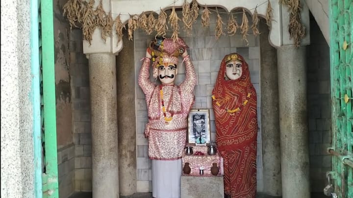 भगवान श्री कृष्ण के जन्म उत्सव के अवसर पर ब्रजभूमि मथुरा सजकर तैयार है.