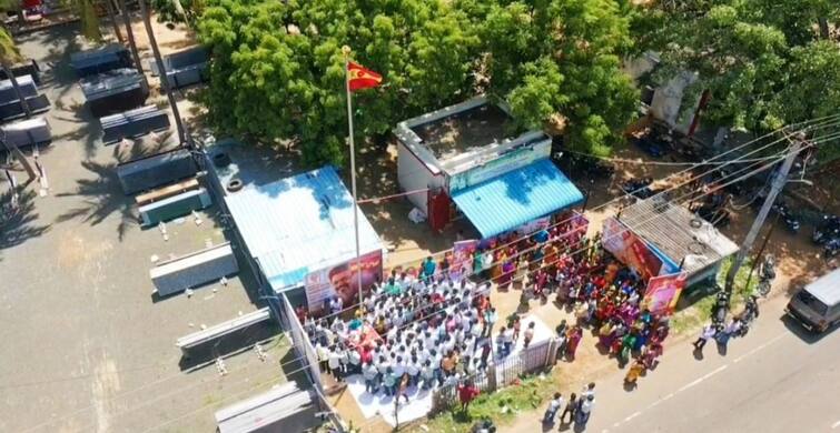 TVK Madurai For the first time in Tamil Nadu non-vegetarian party for 1000 people was held with a 50 feet high flag - TNN தவெக... தமிழகத்திலேயே முதல்முறையாக 50 அடி உயர கொடி ஏற்றி வைத்து 1000 பேருக்கு சமபந்தி அசைவ விருந்து