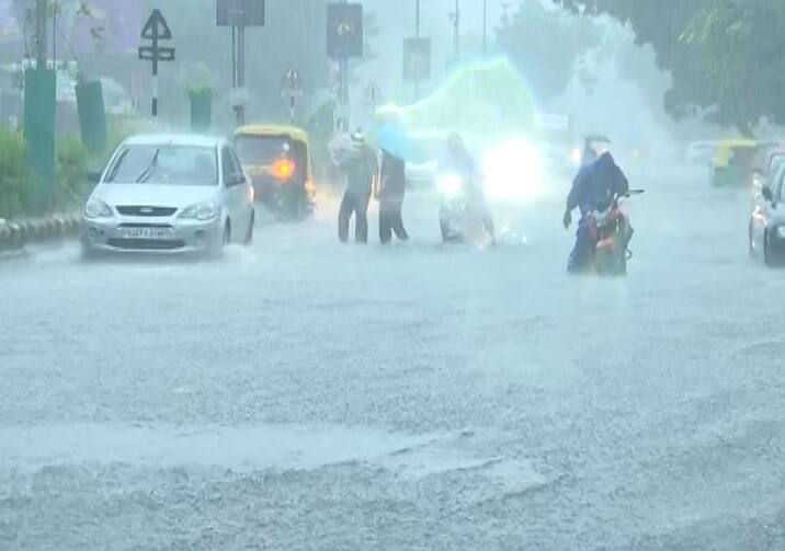 शाहीबाग, एयरपोर्ट इलाके में भी जोरदार बारिश हुई. असरवा, कालूपुर, रखियाल इलाकों में पानी भर गया। मेमको, बापूनगर, आनंदनगर सबसे ज्यादा प्रभावित इलाके रहे.