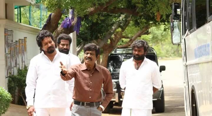 கணபதி பாலமுருகன் இயக்கத்தில் 2016 இல் வெளிவந்த படம் எங்களுக்கு வேறு எங்கும் கிளைகள் கிடையாது.