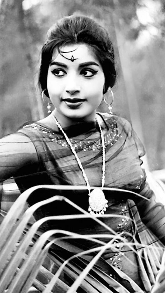 10 हजार साड़ियां, 28 किलो सोना, दीपिका-ऐश्वर्या से भी कई ज्यादा अमीर है ये एक्ट्रेस