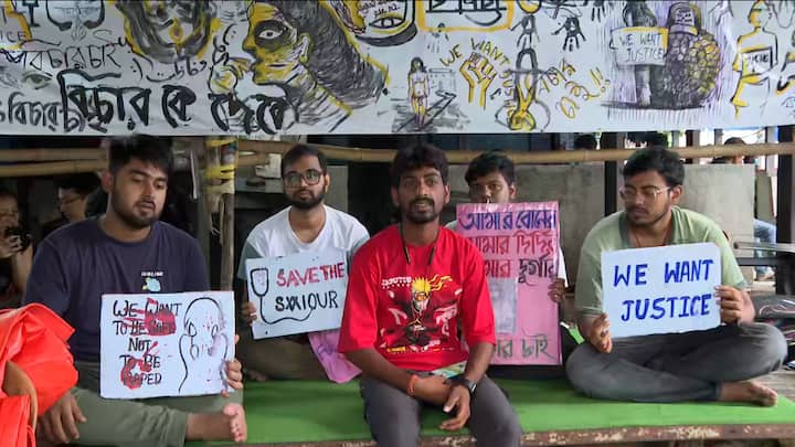 সেখানে হাজির ছিলেন আরজি কর হাসপাতালের প্রাক্তন অধ্যক্ষ সন্দীপ ঘোষের আপ্তসহায়কও। আর জি কর হাসপাতালে আর্থিক অনিয়ম-মামলায় ইতিমধ্যেই নাম উঠে এসেছে দেবাশিস সোমের। সেই দেবাশিসও সেদিন ছিলেন সেখানে।