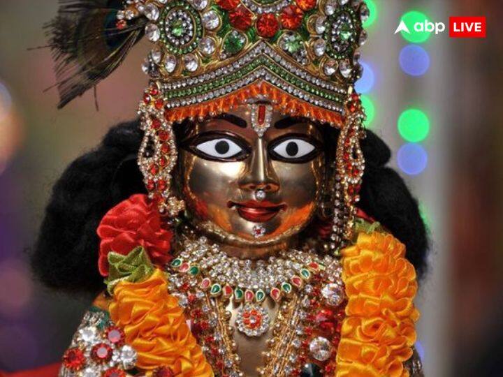 इस दिन आप लड्डू गोपाल के लिए झूला भी ला सकते हैं और उन्हें झूले पर बैठाकर, झूला सकते हैं.