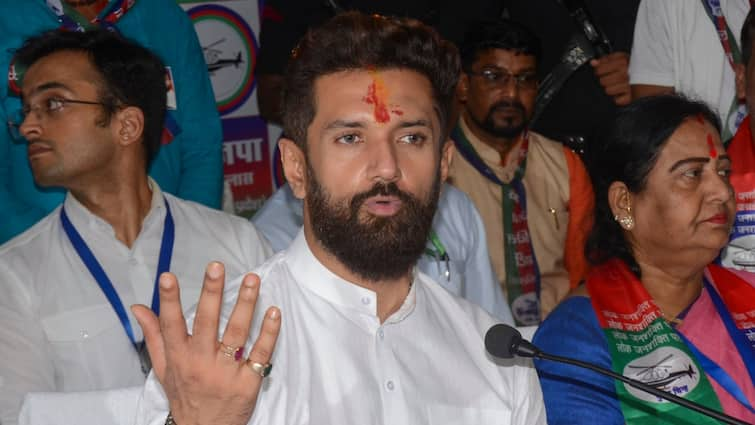 Jharkhand Assembly Elections 2024 Arvind Kumar Singh Reaction on Lok Janshakti Party R and Bjp seat sharing Chirag Paswan झारखंड विधानसभा चुनाव में कितनी सीटों पर है चिराग पासवान की नजर? BJP की टेंशन बढ़ाने वाली है LJP-R की मांग