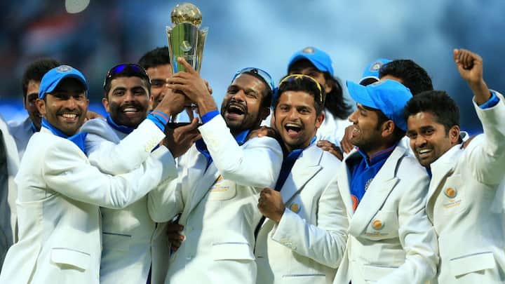 এমনকী, বিয়ের পর দুজন মিলে সপরিবার ছুটি কাটাতে গিয়েছিলেন। বিরাটের স্ত্রী অনুষ্কা শর্মার সঙ্গে ধবনের প্রাক্তন স্ত্রী আয়েশা মুখোপাধ্যায়ের সম্পর্কও ছিল ভাল।