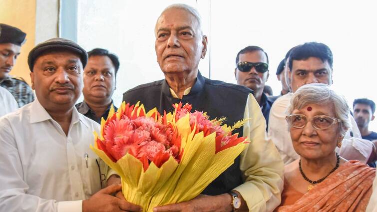 Former BJP And TMC Leader Yashwant Sinha is going to form a new party named Atal Vichar Manch BJP से TMC तक...3 पार्टियां बदल चुके यशवंत सिन्हा को रास न आया कोई दल? अब खुद का बनाएंगे पॉलिटिकल मंच!