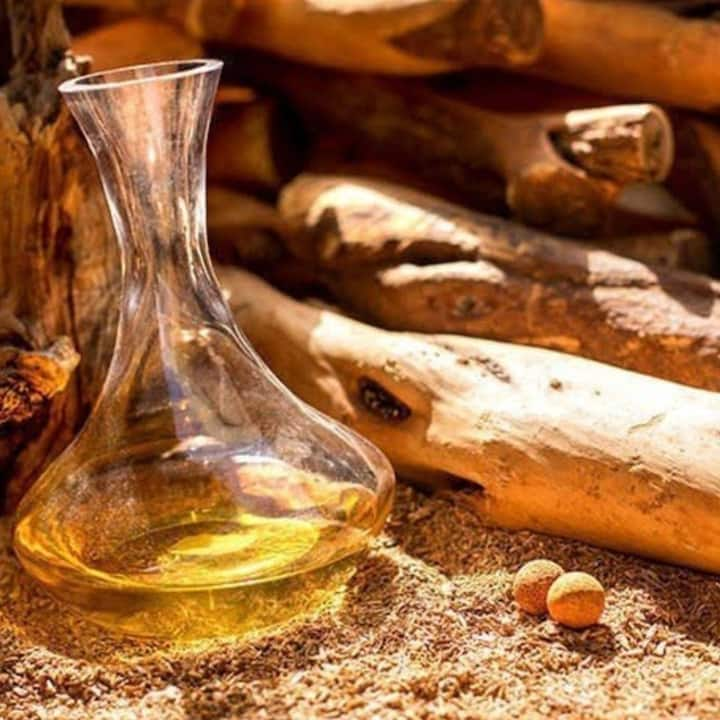 Sandalwood oil has anti-inflammatory properties. These are the properties that remove any kind of inflammation on the body.