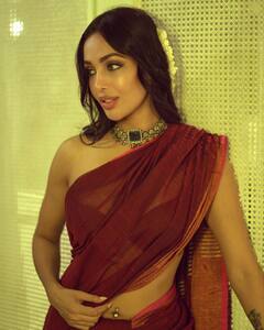 हनी सिंह की रूमर्ड गर्लफ्रेंड हीरा सोहल हैं बेहद ग्लैमरस, किलर लुक्स के कायल हो जाएंगे आप! देखें तस्वीरें