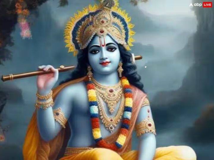 व्रत खोलने से पहले छोटे बच्चों में प्रसाद जरुर बांटें, इससे कान्हा जी की पूजा पूर्ण मानी जाती है.