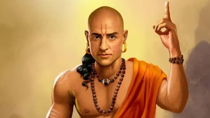 চাণক্যের মতে সাফল্য ও পার্থিব সুখের চাবিকাঠি হল জ্ঞান। তাই সমস্ত কিছুর ওপরে জ্ঞানকে জায়গা দিন ও তা অর্জন করার জন্য যা করা উচিত তাই করুন।(ছবি সৌজন্য-এবিপি নিউজ)