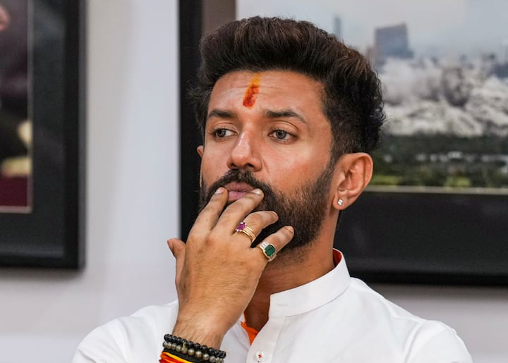 Chirag Paswan On Caste Census: चिराग पासवान ने जाति जनगणना के मुद्दे पर राहुल गांधी की मांग का समर्थन किया है. चिराग ने कहा कि उनकी पार्टी जाति जनगणना के पक्ष में है. उन्होंने इसक कारण भी बताया.