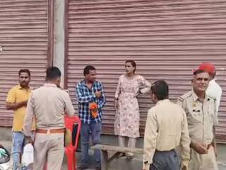  Crime News: ਪੇਪਰ ਦੇਣ ਗਈ ਸਾਲੀ ਨੂੰ ਜੀਜੇ ਨੇ ਪ੍ਰੇਮੀ ਨਾਲ ਰੰਗੀ ਹੱਥੀ ਫੜਿਆ, ਸੜਕ ਵਿਚਾਲੇ ਹੀ ਚਾੜ੍ਹ ਤਾ ਕੁਟਾਪਾ 