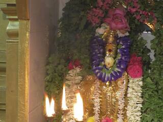 ஸ்ரீ கற்பக விநாயகர் ஆலயத்தில் வீற்றிருக்கும் கிருஷ்ண பகவானுக்கு சிறப்பு அபிஷேகம்