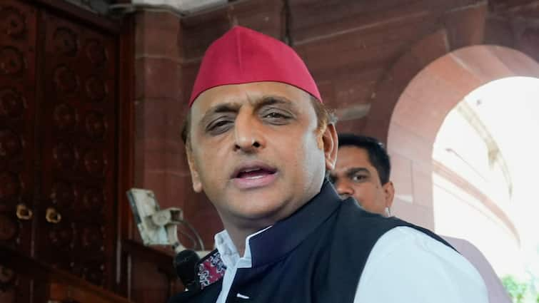 Jammu Kashmir Election 2024 samajwadi party fight election on seven seats कांग्रेस से बनेगी दूरी? समाजवादी पार्टी चीफ ने अखिलेश यादव ने सात सीटों पर ठोंका दावा