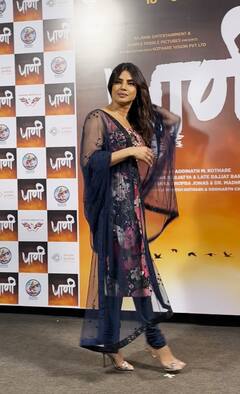 Paani Promotion:'पाणी' के प्रमोशनल इवेंट में 'देसी गर्ल' बन पहुंचीं प्रियंका चोपड़ा, फ्लोरल प्रिंटेड सूट में खूब जचीं