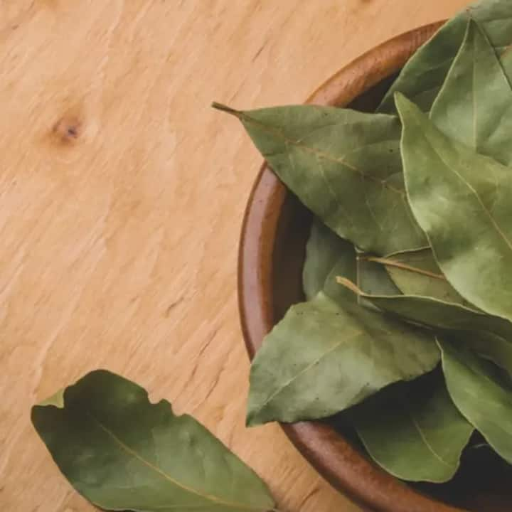 Bay leaf tea contains potassium, anti-oxidants and iron, which keeps blood pressure under control.