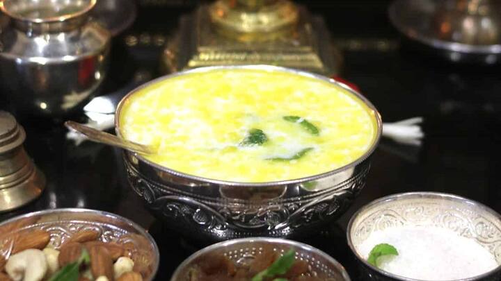 तूप घाला - या मिश्रणात 1 टेबलस्पून तूप घाला आणि नंतर त्यात गाईचे शुद्ध देशी तूप घाला.