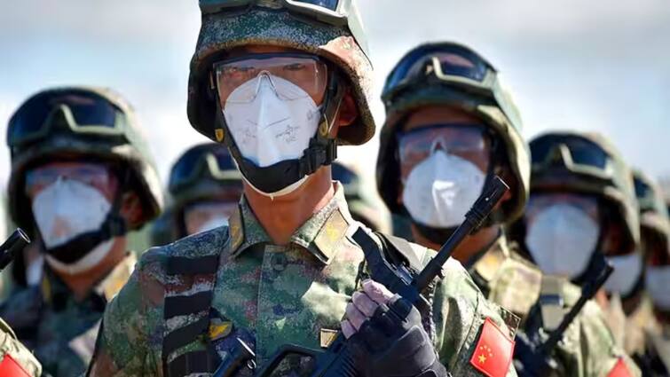 Chinese soldiers patrolling myanmar Border while civil war is on going another Bangladesh म्यांमार में चल रहा गृहयुद्ध, बॉर्डर पर गश्त लगा रहे चीनी सैनिक; ड्रैगन को सता रहा ये डर