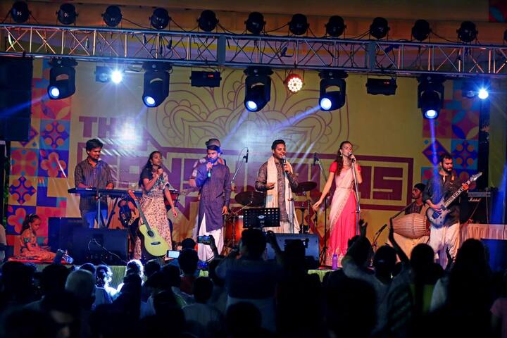 सोमवार (26 अगस्त) यानी आज के खास दिन के लिए पहले से ही तैयारियां की जा रही थी. आज श्रद्धालु भगवान कृष्ण के जन्मोत्सव को बड़े ही धूमधाम से मना रहे हैं.