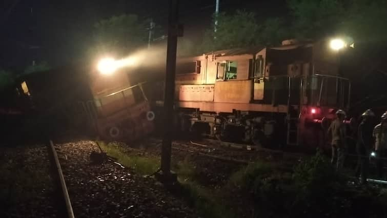 Raebareli News 2 Injured Rail Engine Collides With Freight Train Derails Due To Signal Mix-Up Uttar Pradesh News Raebareli: 2 Injured As Rail Engine Collides With Freight Train, Derails Due To Signal Mix-Up