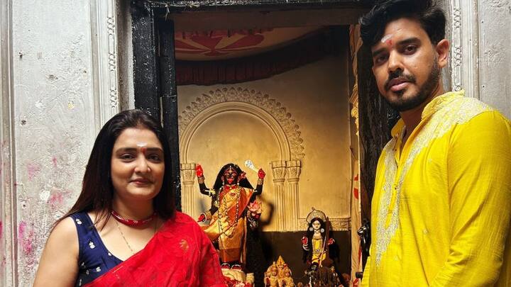 শ্রীকৃষ্ণ নয়, জন্মাষ্টমীতে মা কালীর আরাধনা করলেন ত্বরিতা ও সৌরভ। সোশ্যাল মিডিয়ায় শেয়ার করে নিলেন সেই ছবি।