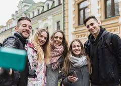 ਜੇਕਰ ਤੁਸੀਂ ਵੀ ਦੋਸਤਾਂ ਨਾਲ ਵਿਦੇਸ਼ ਘੁੰਮਣ ਦਾ Plan ਬਣਾ ਰਹੇ ਹੋ ਤਾਂ ਇਨ੍ਹਾਂ ਗੱਲਾਂ ਦਾ ਰੱਖੋ ਖਾਸ ਧਿਆਨ, ਨਹੀਂ ਤਾਂ...