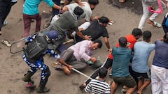 Nabanna Abhijan: 'বারবার হাত জোড় করেছি...তাও পুলিশ লাঠিচার্জ করল' নবান্ন অভিযানে ধুন্ধুমার গঙ্গার এপার-ওপার