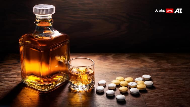 Why You Should Avoid Alcohol on Antibiotics दवा खाने के बाद शराब पीने से क्या होता है नुकसान? एक्सपर्ट ने दिया ये जवाब