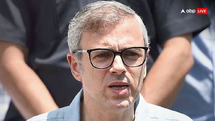 US diplomats delegation met National Conference vice president and former chief minister Omar Abdullah in Srinagar J&K Assembly Election 2024: विधानसभा चुनाव से पहले जम्मू-कश्मीर पहुंचे अमेरिकी डिप्लोमेट्स, उमर अब्दुला ने की ये खास अपील