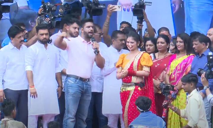 मुंबई, ठाण्यात दहीहंडीचा सण मोठ्या उत्साहात साजरा होत आहे.