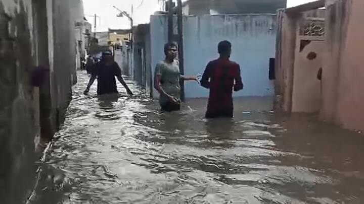 जामनगर अग्निशमन विभाग की 10 टीमें शहर के विभिन्न वार्डों में और राजकोट से एनडीआरएफ की टीम ने लोगों को पानी से बाहर निकाला और सुरक्षित स्थान पर पहुंचाया। भारी बारिश और ऊपरी इलाकों से पानी आने के कारण कई समुदायों में बाढ़ आ गई।