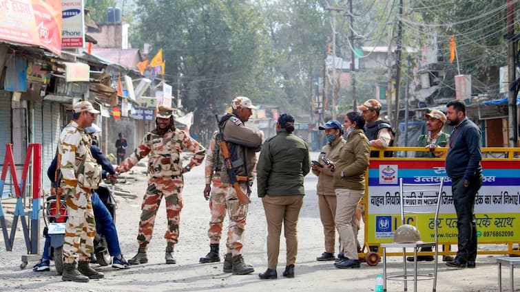 Roorkee Police Team Held Hostage After Cow Meat Smuggling Suspect Dies During Chase Uttarakhand: Police Team Held 'Hostage' In Roorkee After Cow Slaughter Suspect Dies During Chase