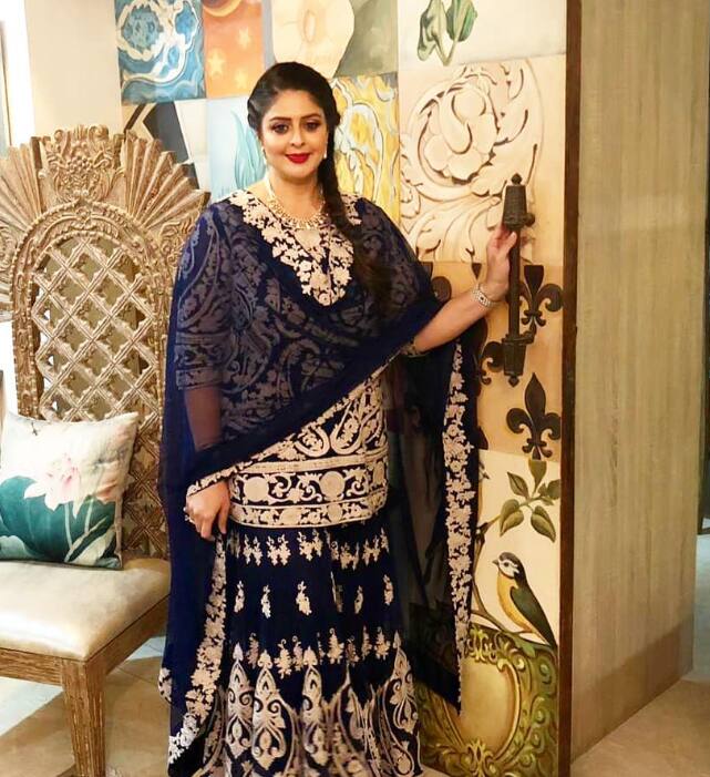 कई अफेयर के बाद भी नगमा प्यार के मामले में बदकिस्मत निकली. एक्ट्रेस टर्न पॉलिटिशियन ने आज तक शादी नहीं की है और वे तन्हा ही जिंदगी गुजार रही हैं.