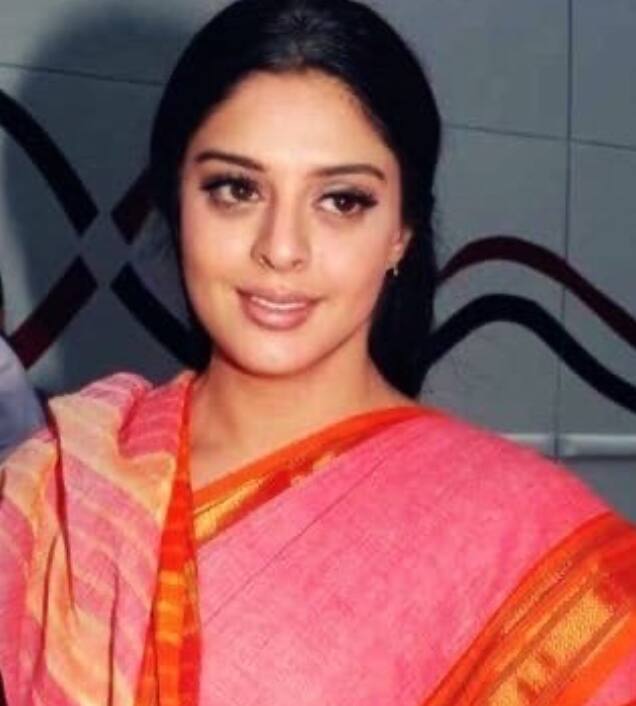 नगमा अब 49 साल की हो चुकी हैं और उन्होंने शादी नहीं की है. हालांकि एक्ट्रेस को तीन बार शादीशुदा मर्दों से इश्क हुआ था लेकिन हर बार उनका दिल टूट गया.