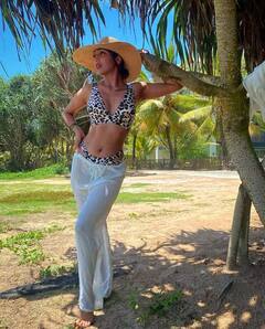 हनी सिंहची रुमर्ड गर्लफ्रेंड हीरा सोहल घायाळ करणाऱ्या अदा; किलर लुक्सनी इंटरनेटचा पारा चढला!